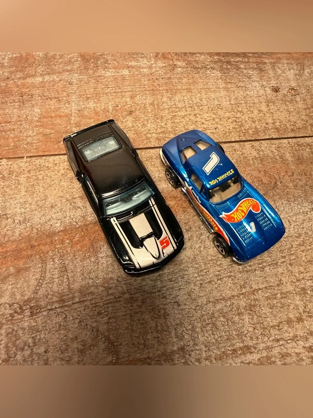 Hot Wheels 1998 Race Team Series IV '63 Corvette Racing '69 Ford Mustang #5